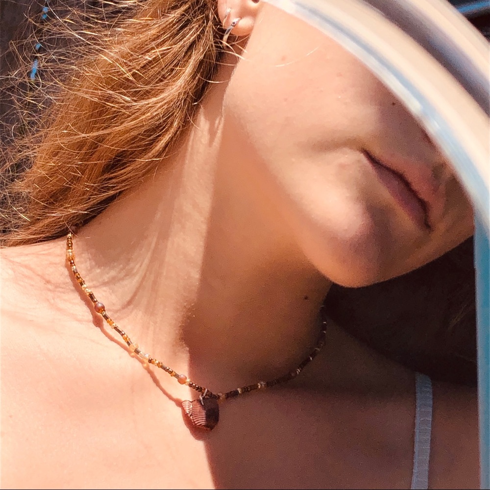 Brown Shell Choker 🐚 - Picture 3 of 3